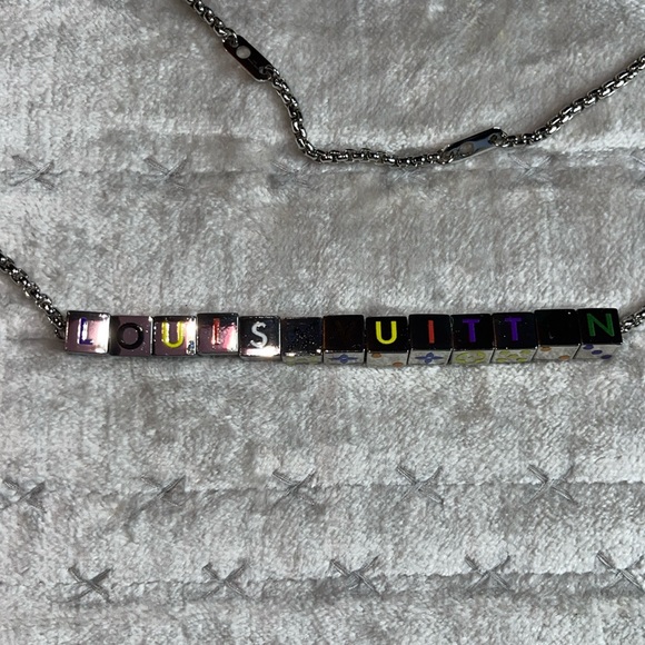Louis Vuitton necklace Preloved excellent condition adjustable size to 20,22,24” - Picture 6 of 8